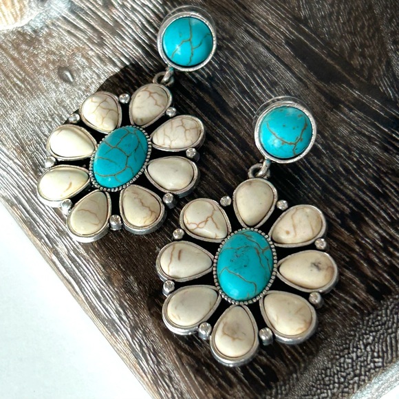 🌸Marbled Bohemian Earrings. Turquoise & Ivory. Natural Stone - Picture 4 of 10